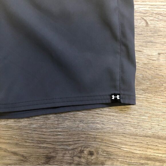 Under Armour Men’s Gray Loose Heat Gear Shorts, Size 30 - Picture 2 of 9
